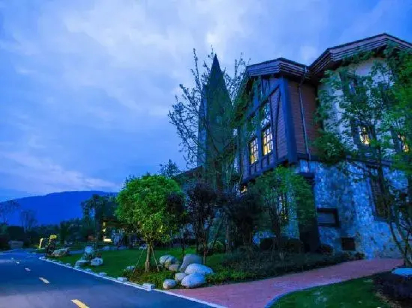 Lutang Hot Spring Resort