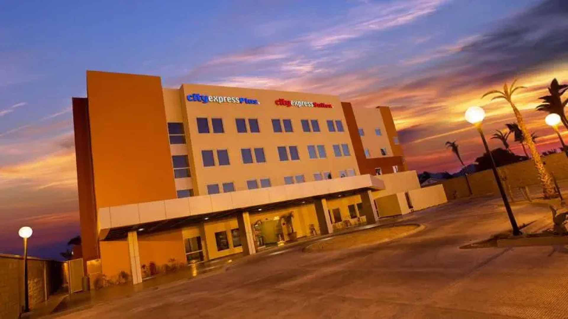 City Express Suites Cabo San Lucas