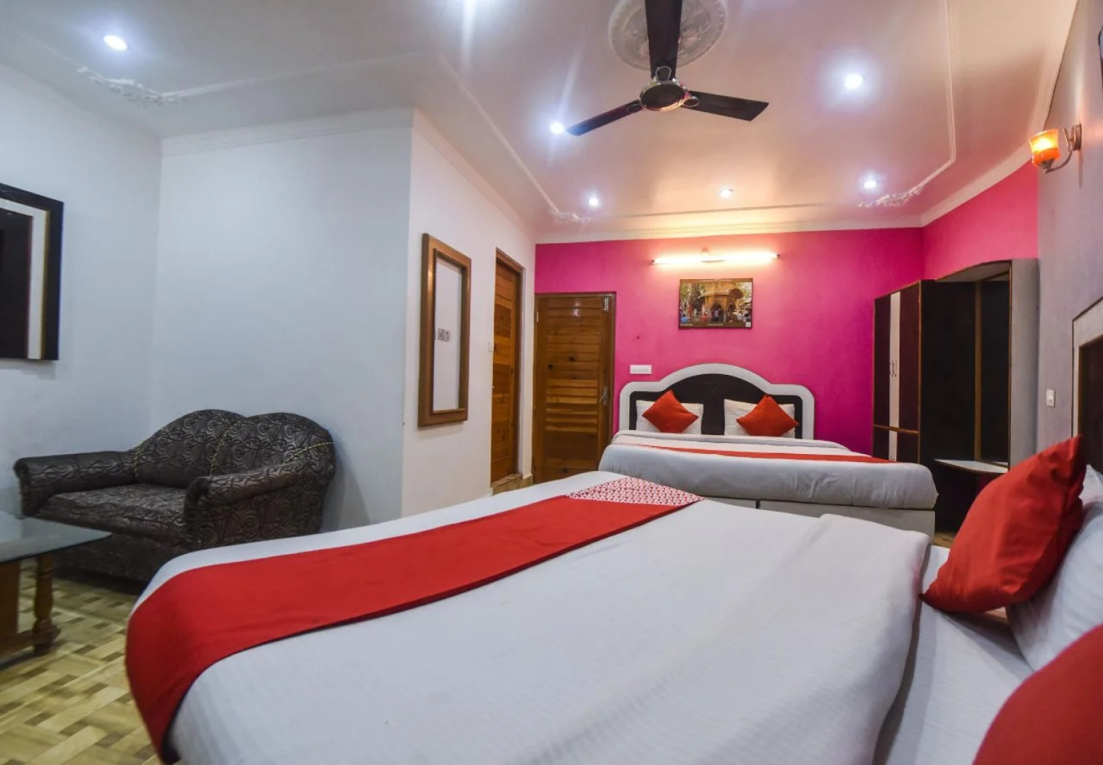 OYO 4751 Hotel Akashdeep