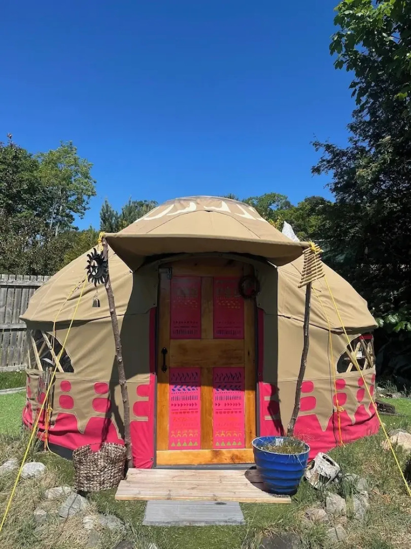 Yurt Retreat - Overlooking the River Blackwater