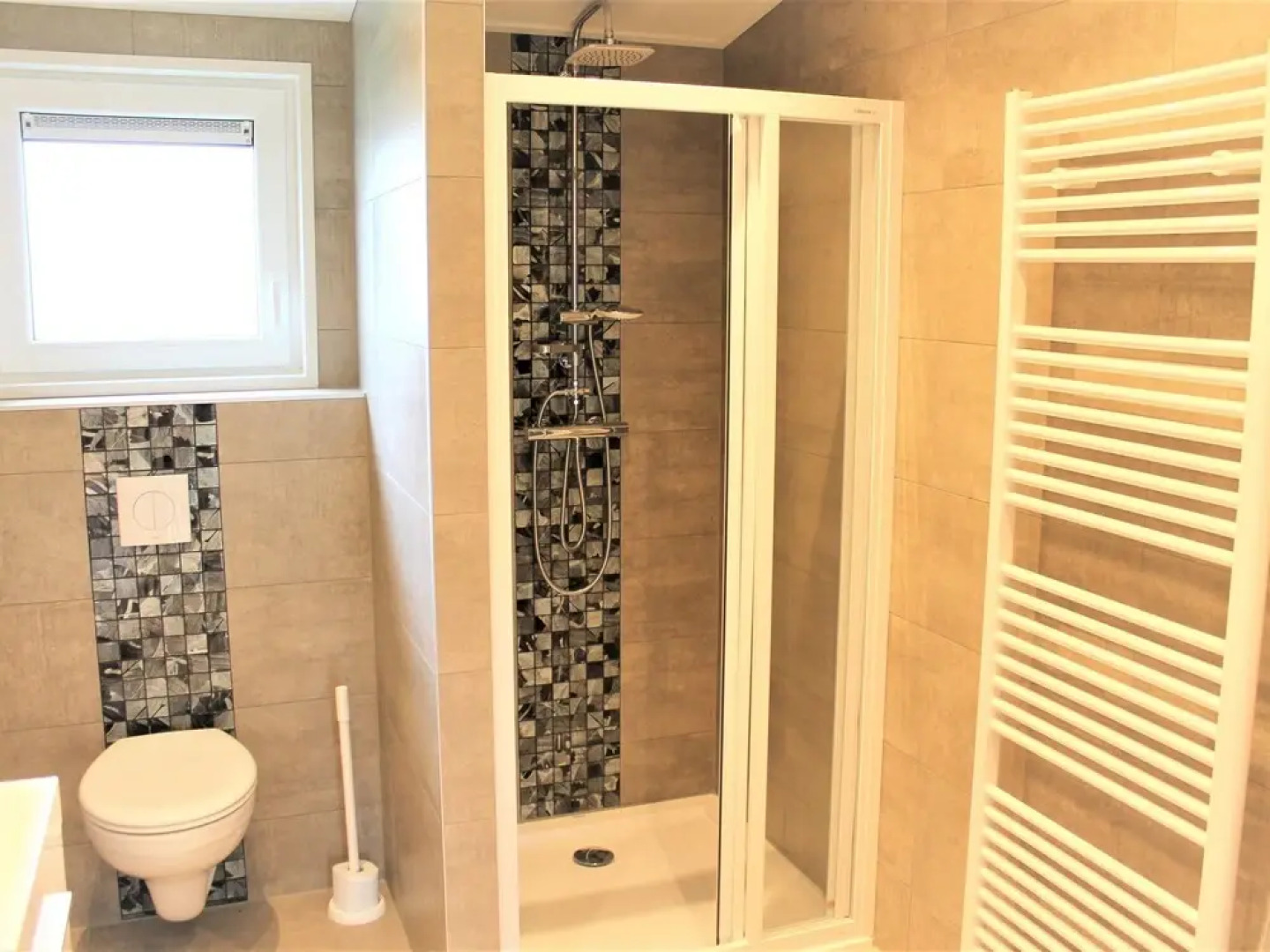 Modern chalet with a dishwasher, near a pond