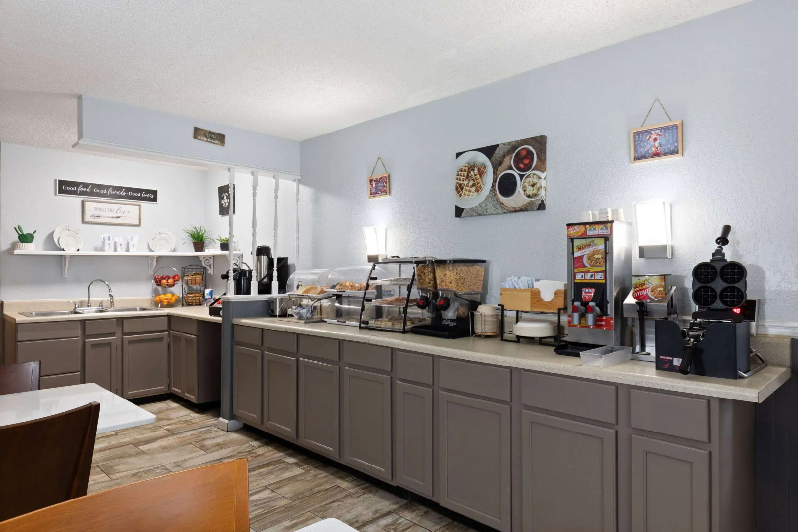 Travelodge by Wyndham Perry National Fairgrounds Area I-75