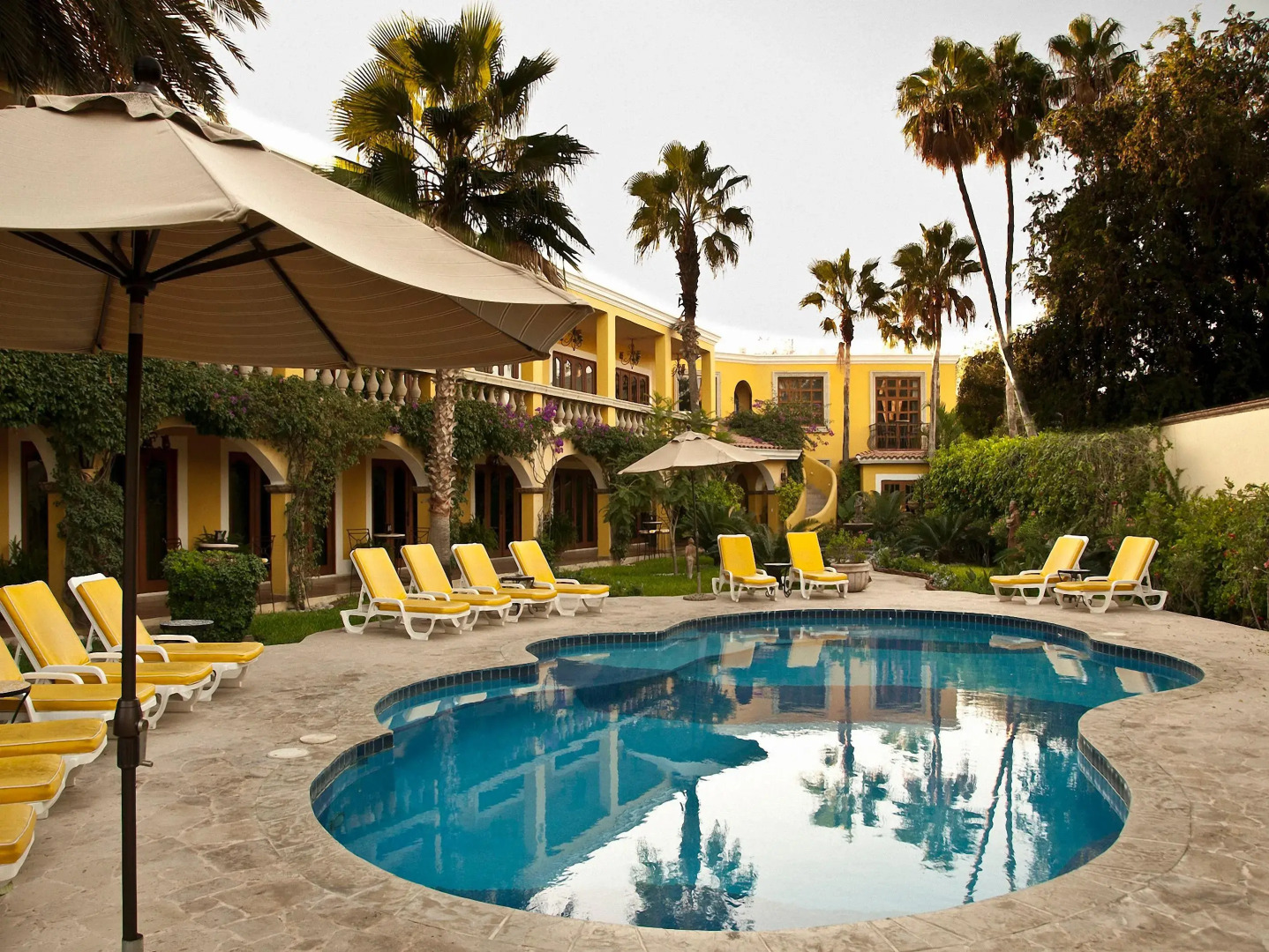 El Encanto Inn