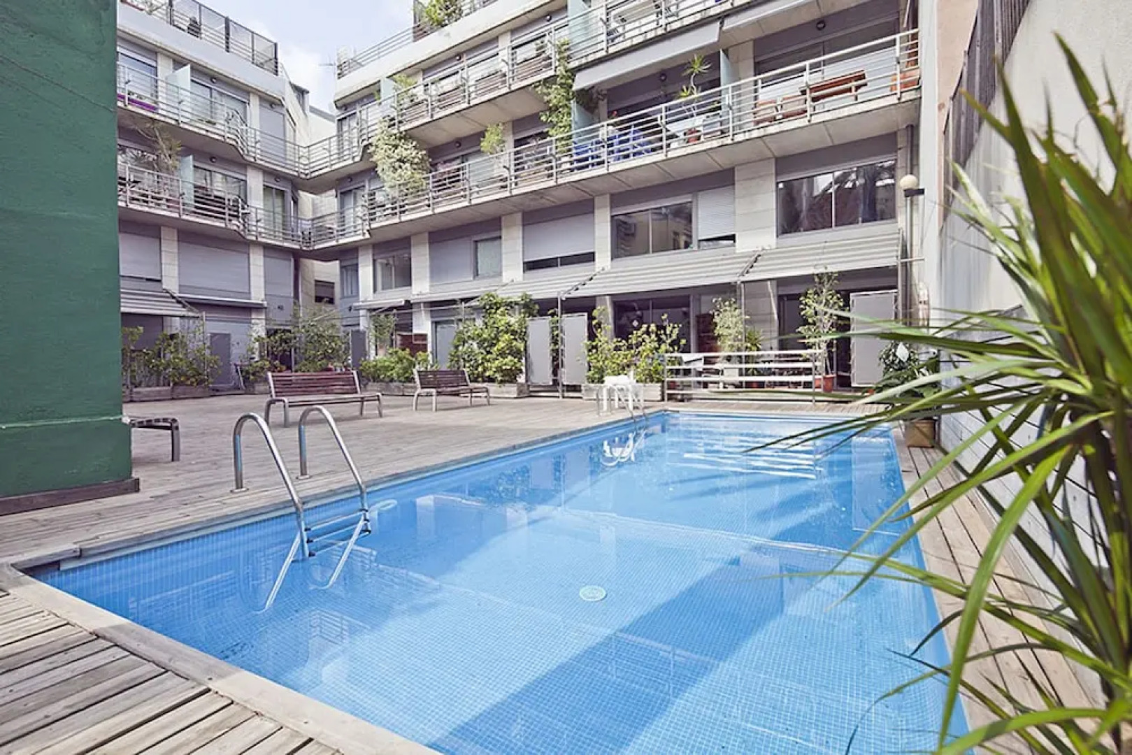 My Space Barcelona Gracia Pool B32