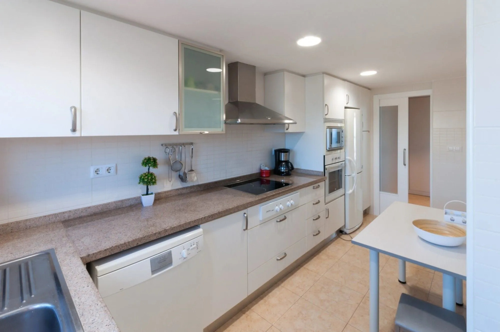 Beach & Port Apartments