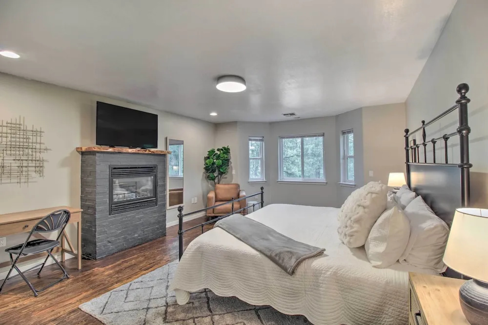 2 Mi to Lake: Marvelous Pinetop Home w/ Fireplaces