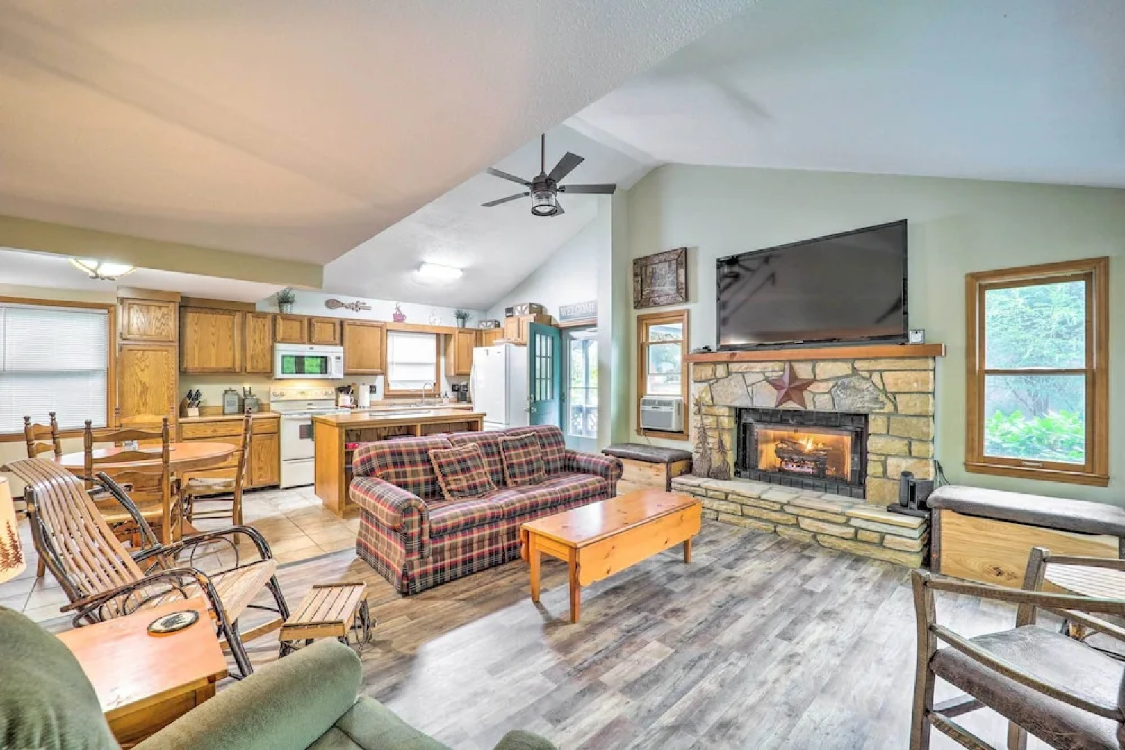 Peaceful Newland Family Cottage w/ 2 Decks!