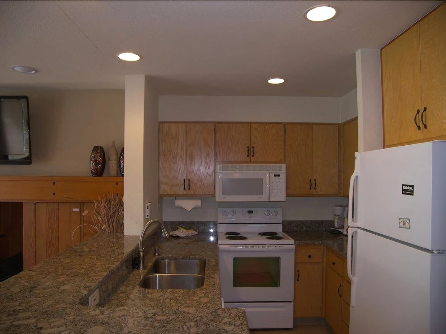 Lakeshore 1 Ba Studio condo by RedAwning