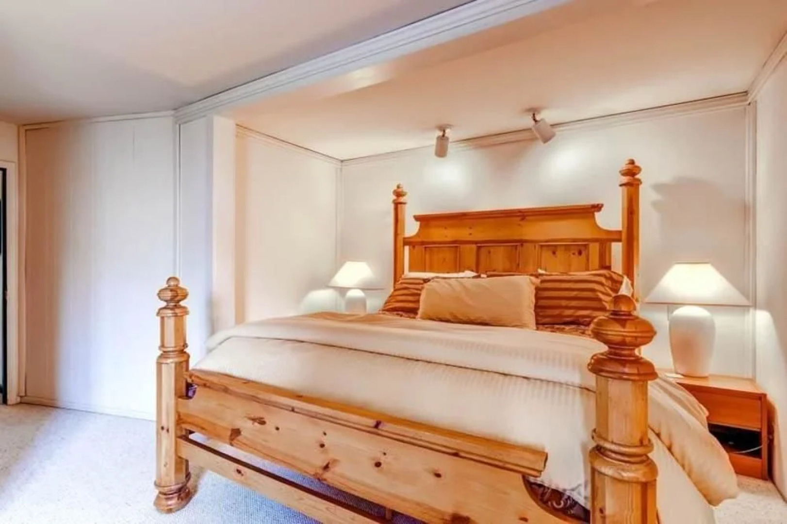 Barbee Cottage Downtown Private Home by McCartney