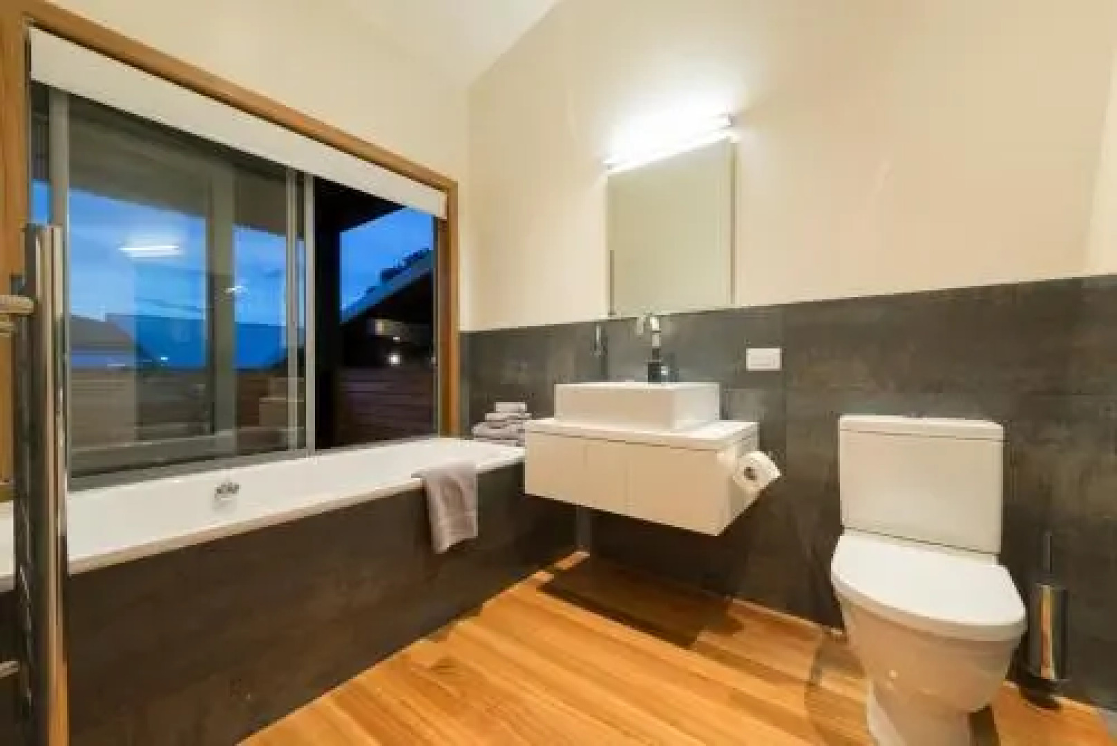 Otaha Beachfront Lodge