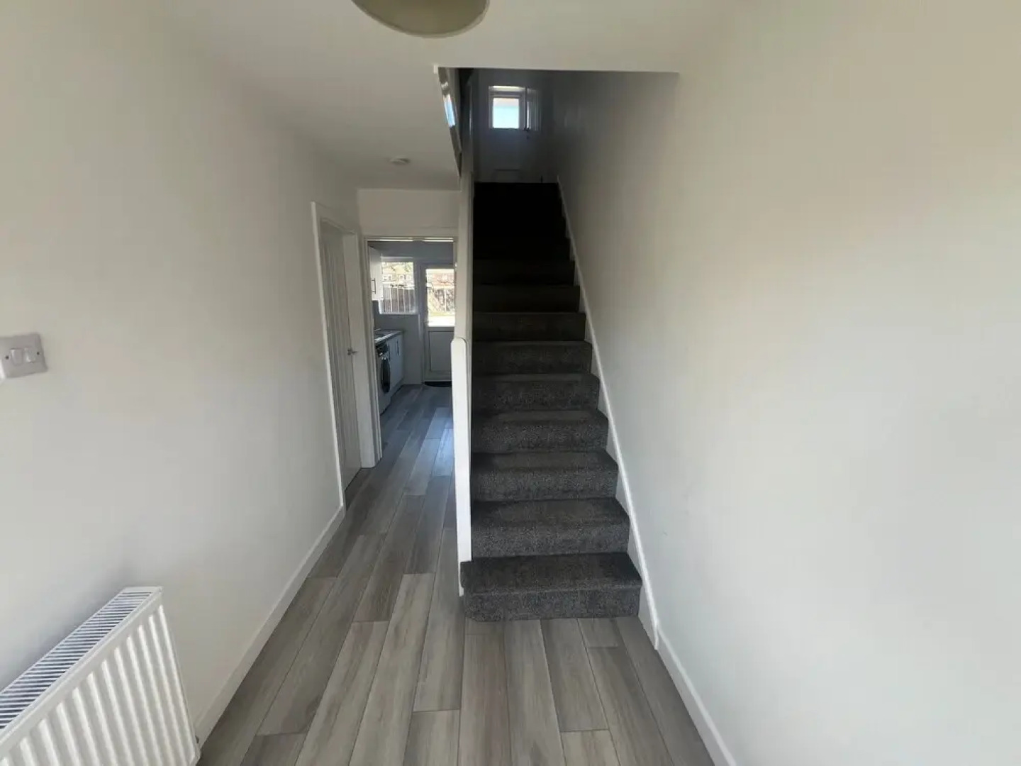 3 Bedroom House - Sleeps 6 & Free Parking