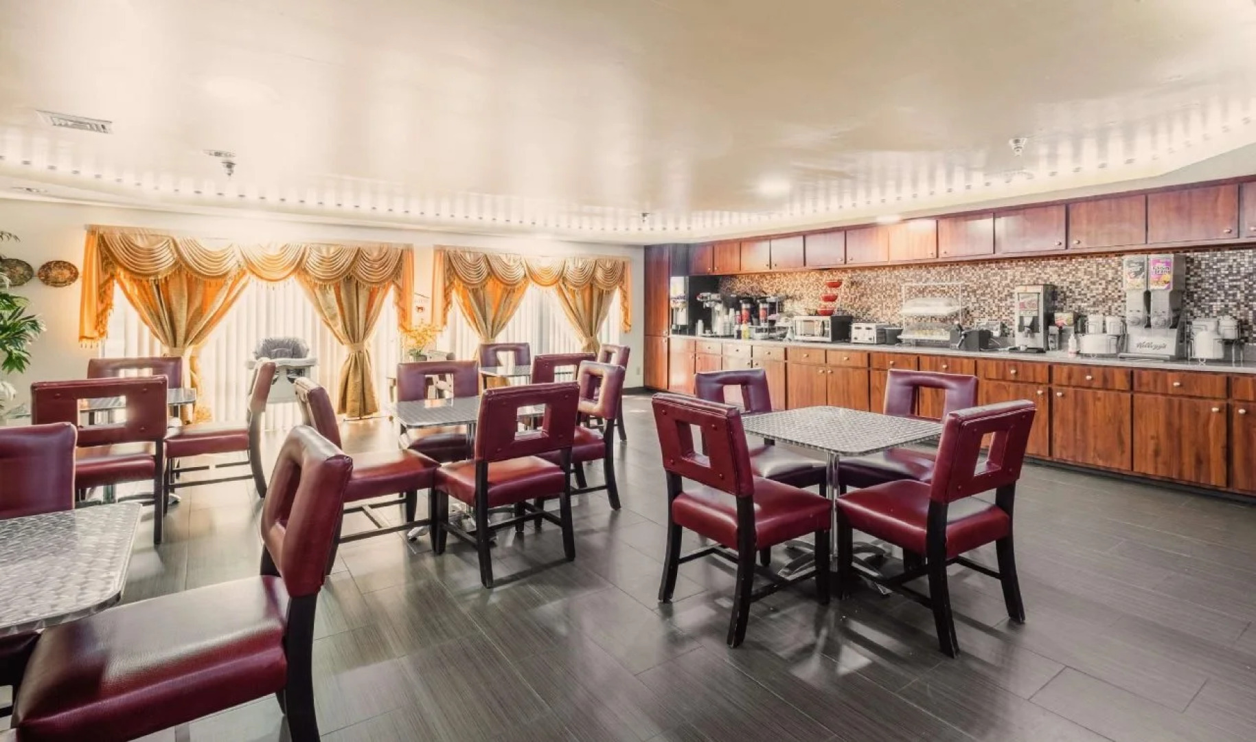 Red Roof Inn & Suites Savannah Gateway