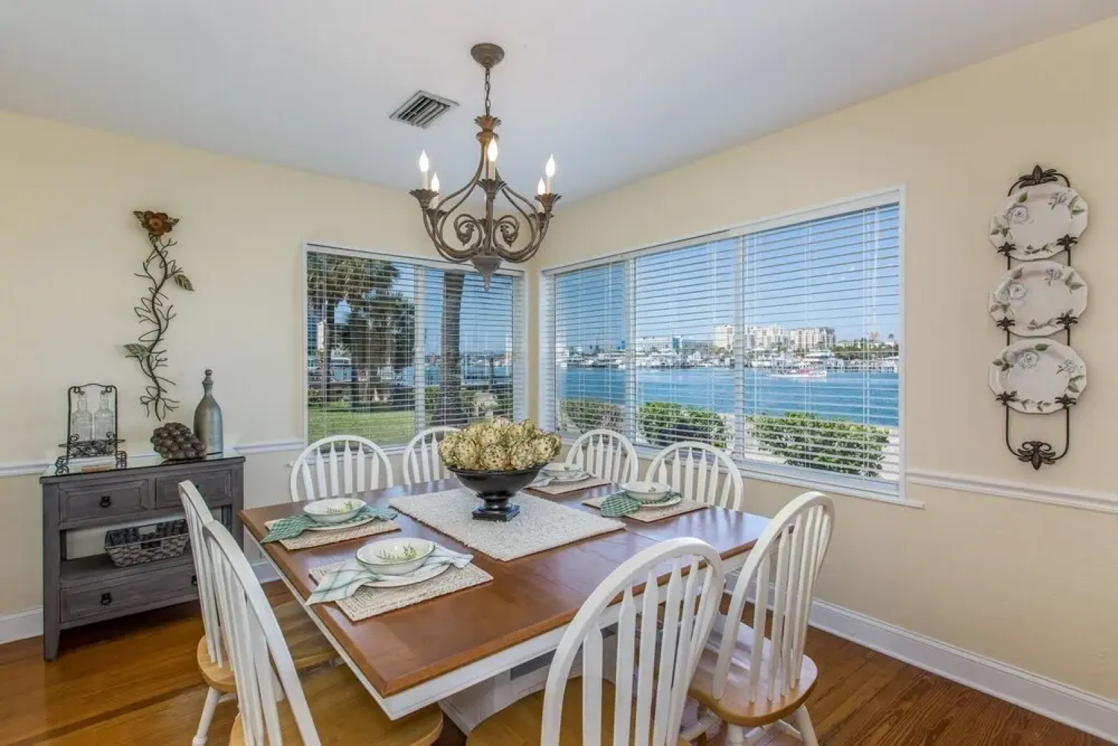 Treasured Times Beach House 3 Bedroom Home by RedAwning, Clearwater Beach