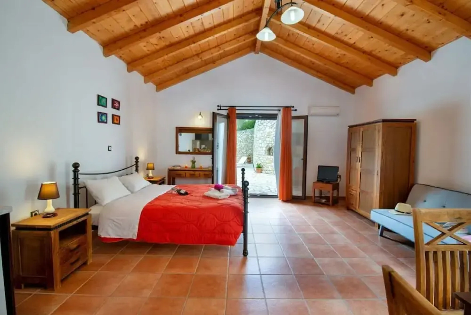 Kirki s Cozy Getaway - Paxoi Getaway w Jacuzzi