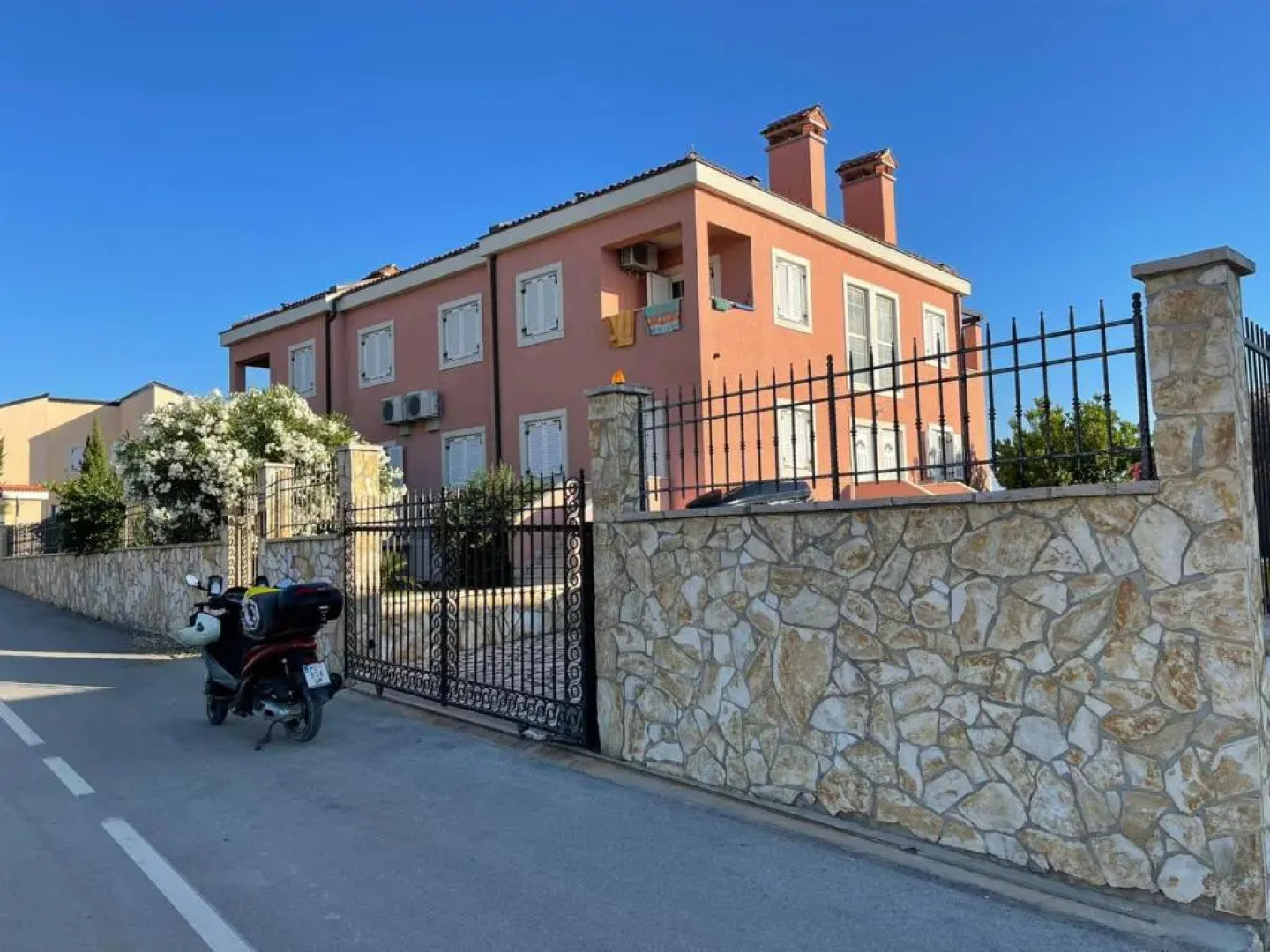 Medulin Luxury Apartments with beautiful garden 100 m from beach