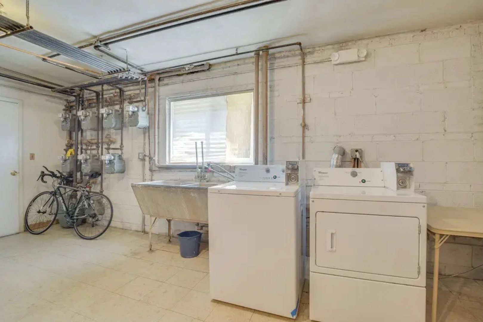 Walk to Train: Convenient Skokie Condo!