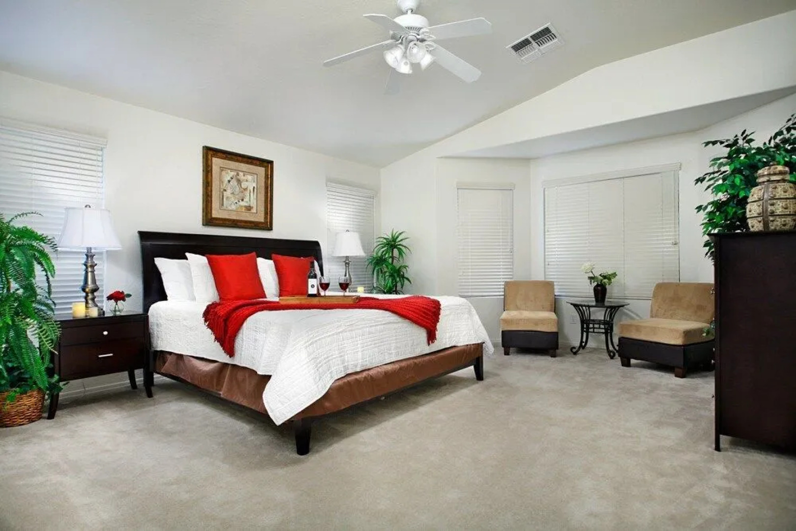 Near Great Shopping & Dining! Pool Table & Games!