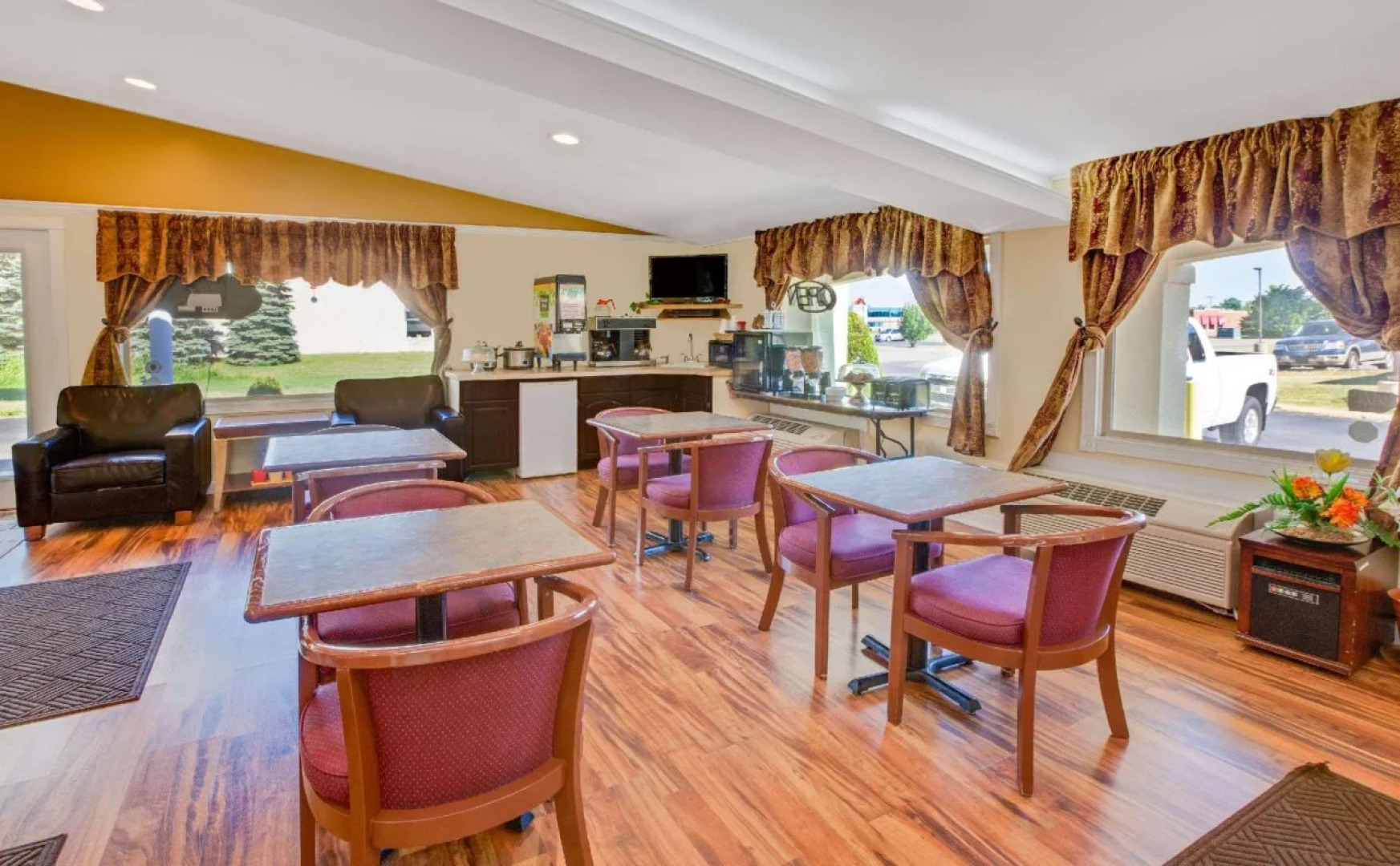 Rodeway Inn & Suites