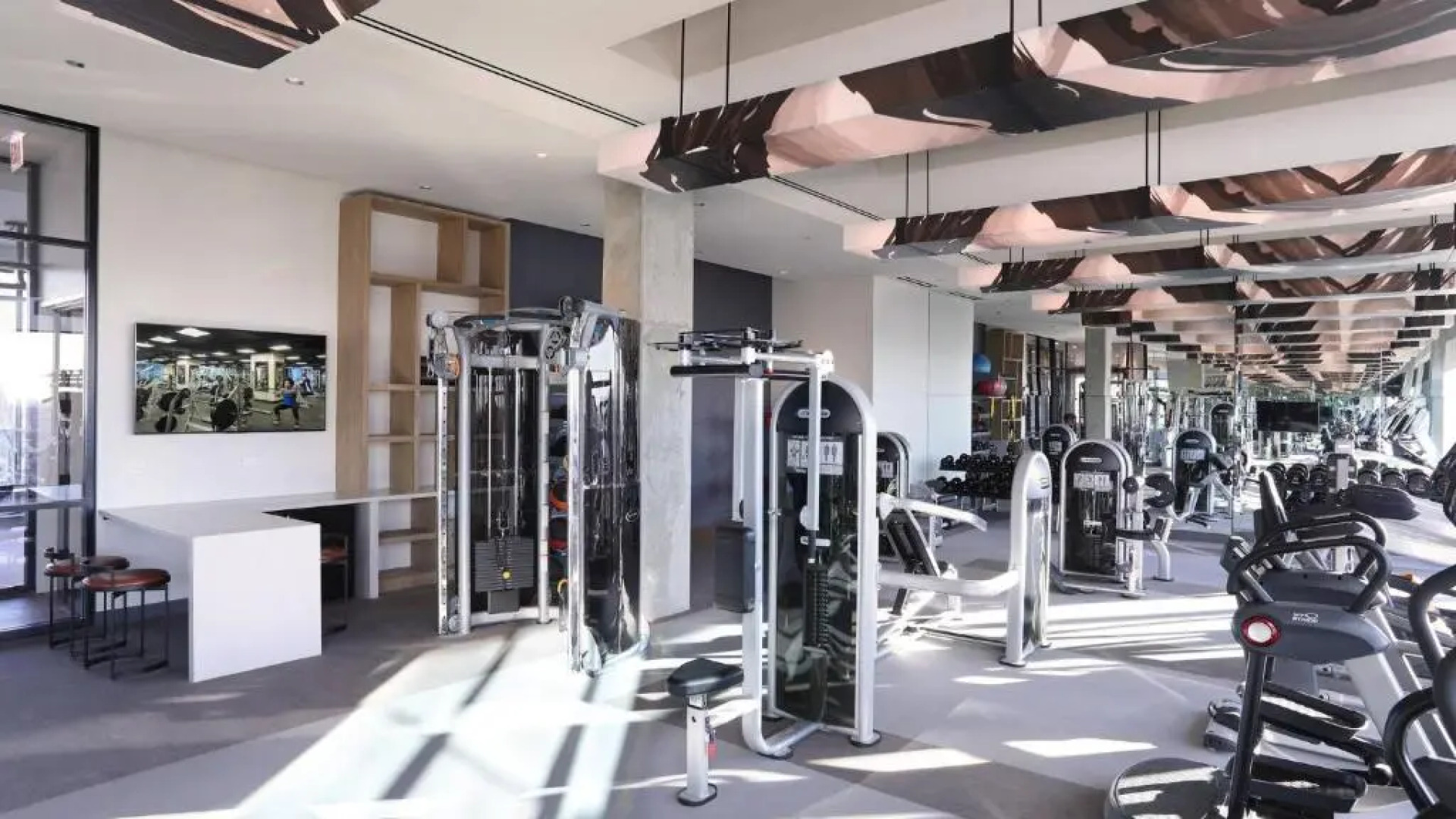 3BR Elegant Glass Penthouse Pool With Deck & Gym