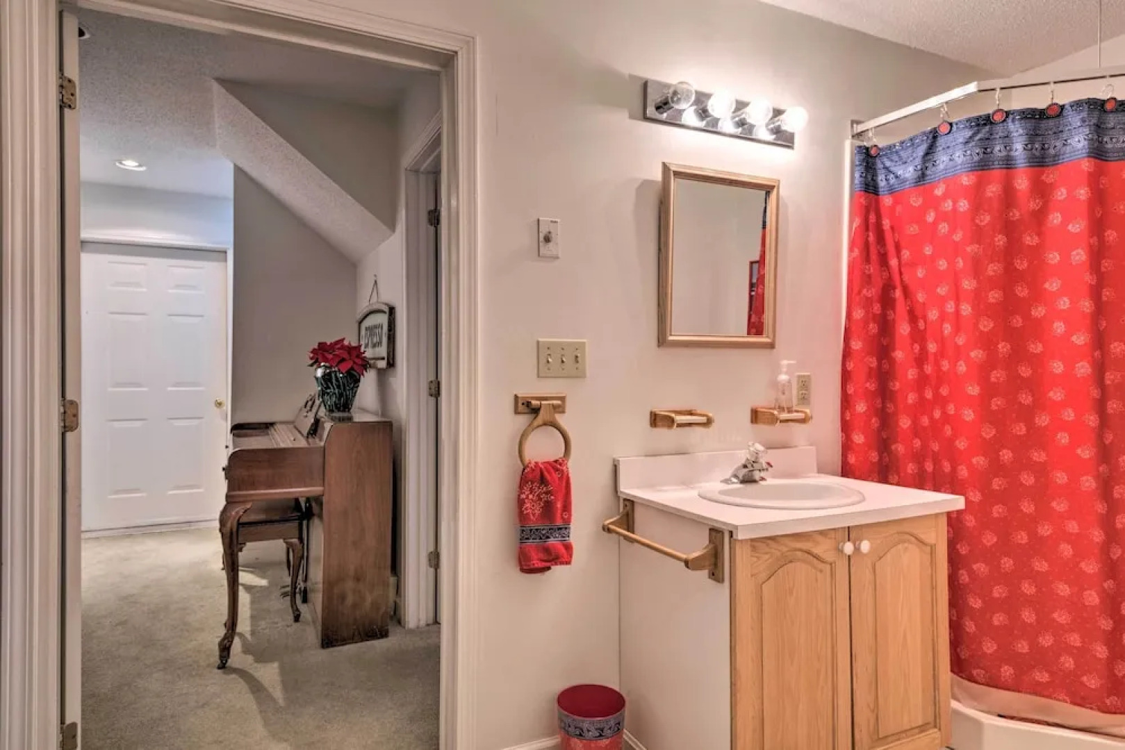 Updated Condo Next to Burke Mountain Bike Trails!