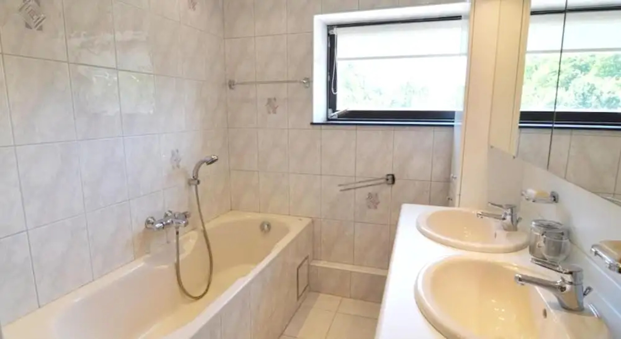 House with 5 Bedrooms in Bertogne, with Wonderful Lake View, Enclosed Garden And Wifi