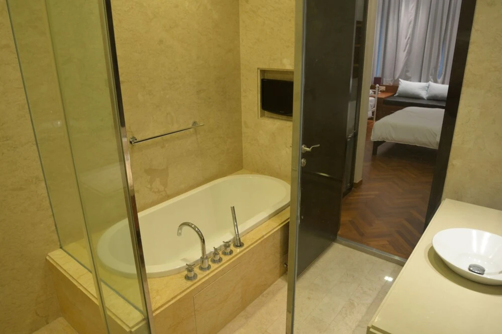 One BR Apartment Straits Quay Penang