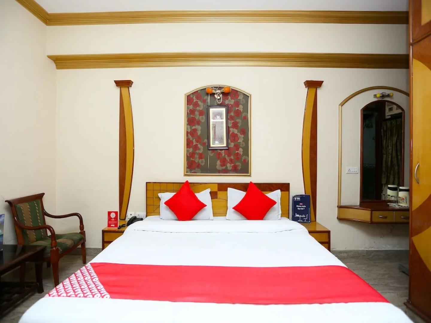 OYO 26647 Minar Hotel