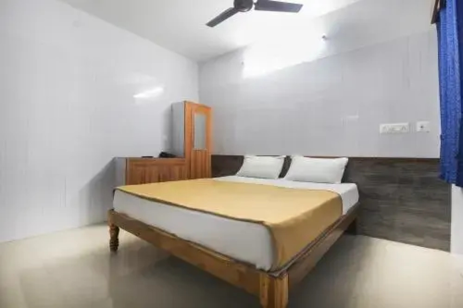 OYO 61145 J.K.S. Deluxe Lodge