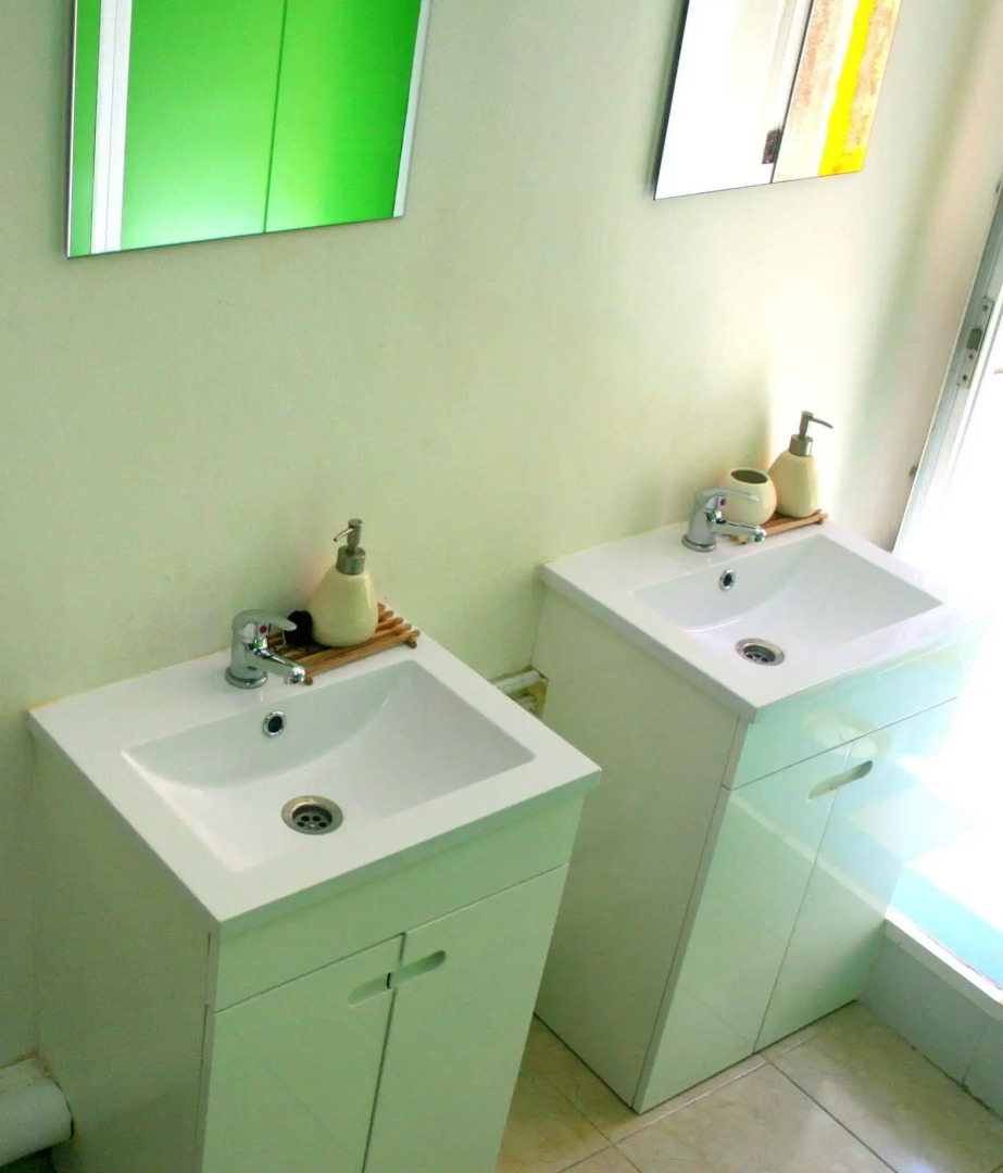 Locals Hostel & Suites