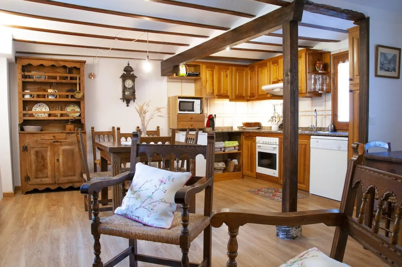 House With 4 Bedrooms in Anciles, With Wonderful Mountain View, Furnished Balcony and Wifi Near the Slopes
