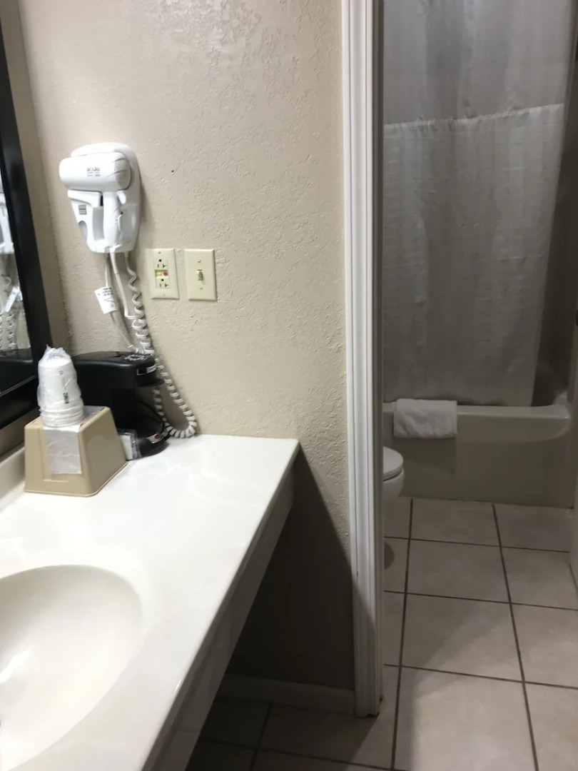 Super 8 Taylorville IL