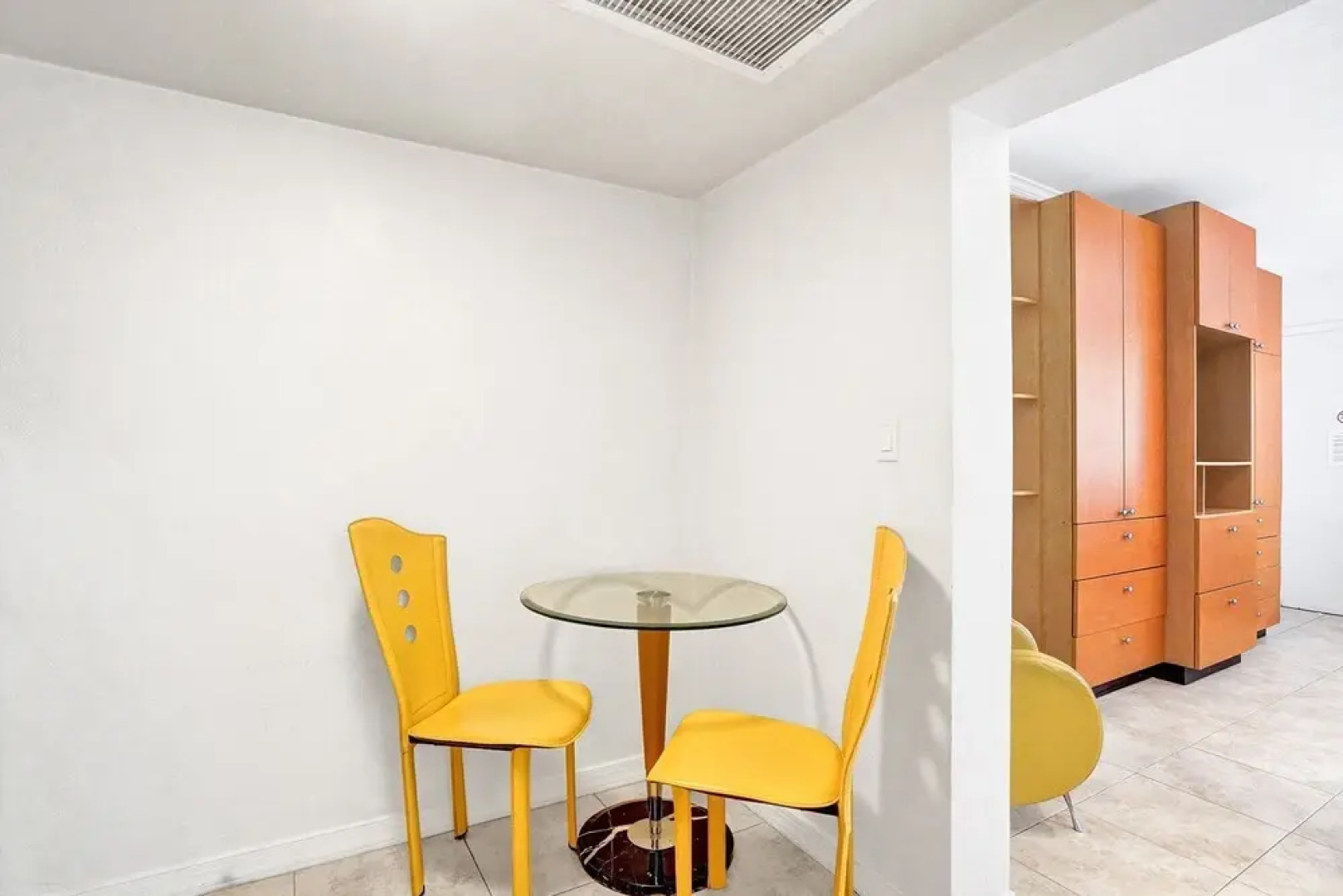 Gorgeous Apartment walking distance to Beach!!