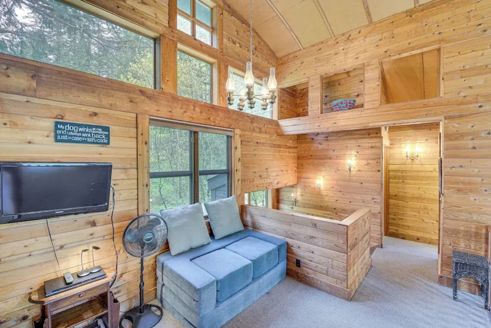 Riverfront Skykomish Cabin w/ Private Hot Tub!