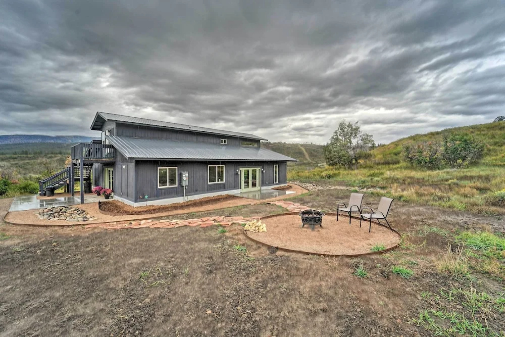 Studio w/ Mountain Views < 30 Min to Durango!