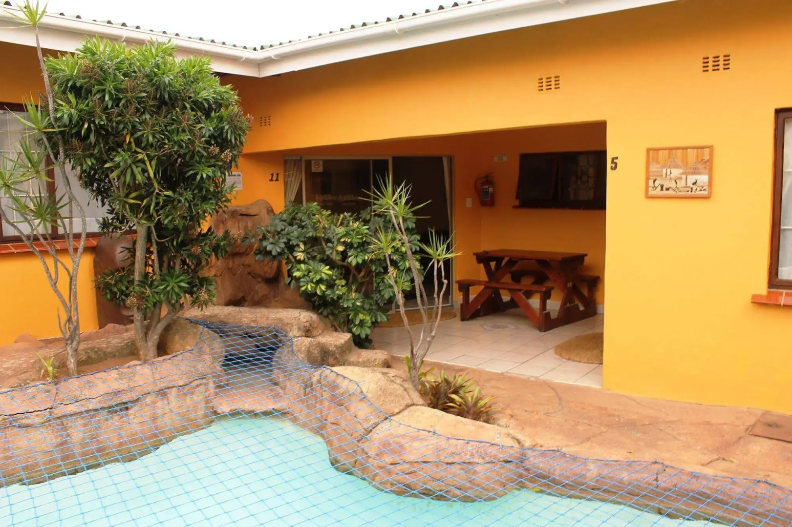 Flintstones Guest House Durban