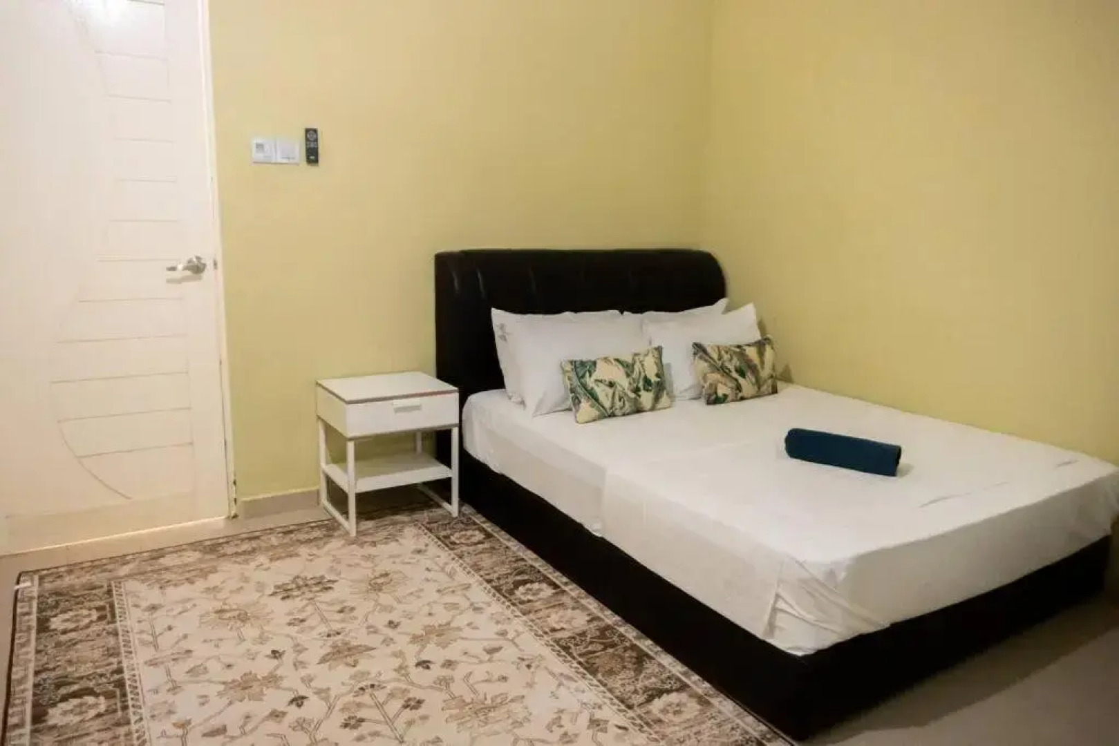 2 Storey Semi-D Homestay Nilai and KLIA, F1 Sepang with Pool