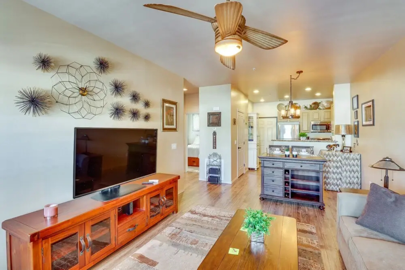 Pet-friendly Overgaard Condo: Porch & Lake Access