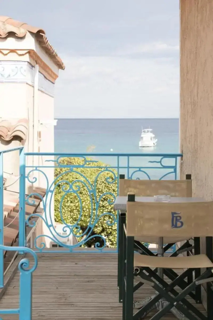 Hôtel Les Flots Bleus