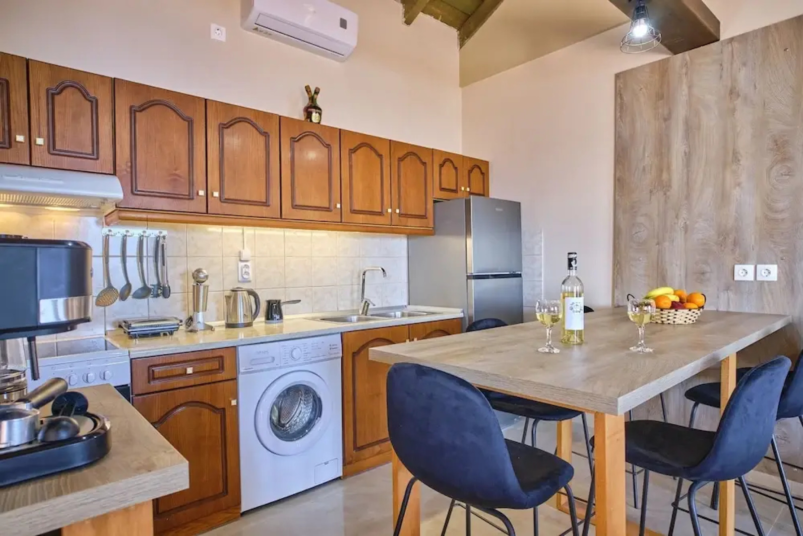 Christine's Seaview by Corfuescapes