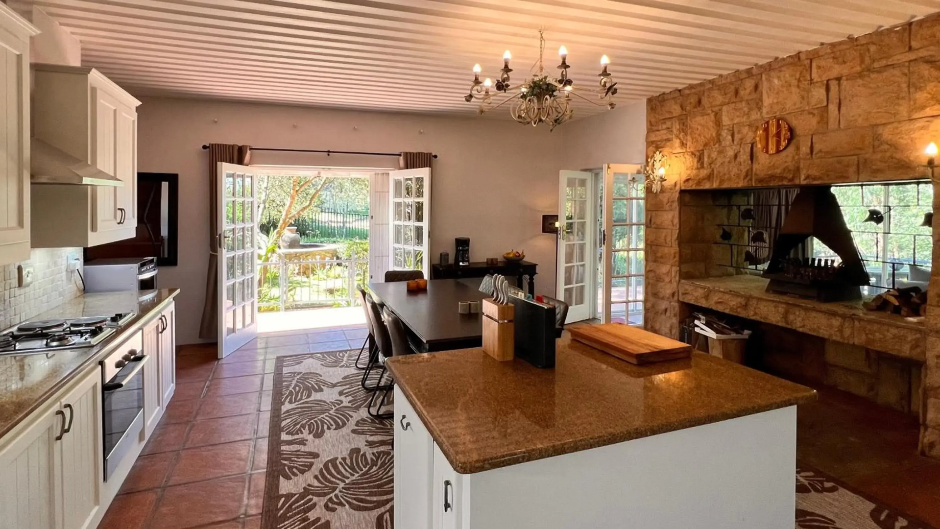 Elm Tree House - Dullstroom - holiday home
