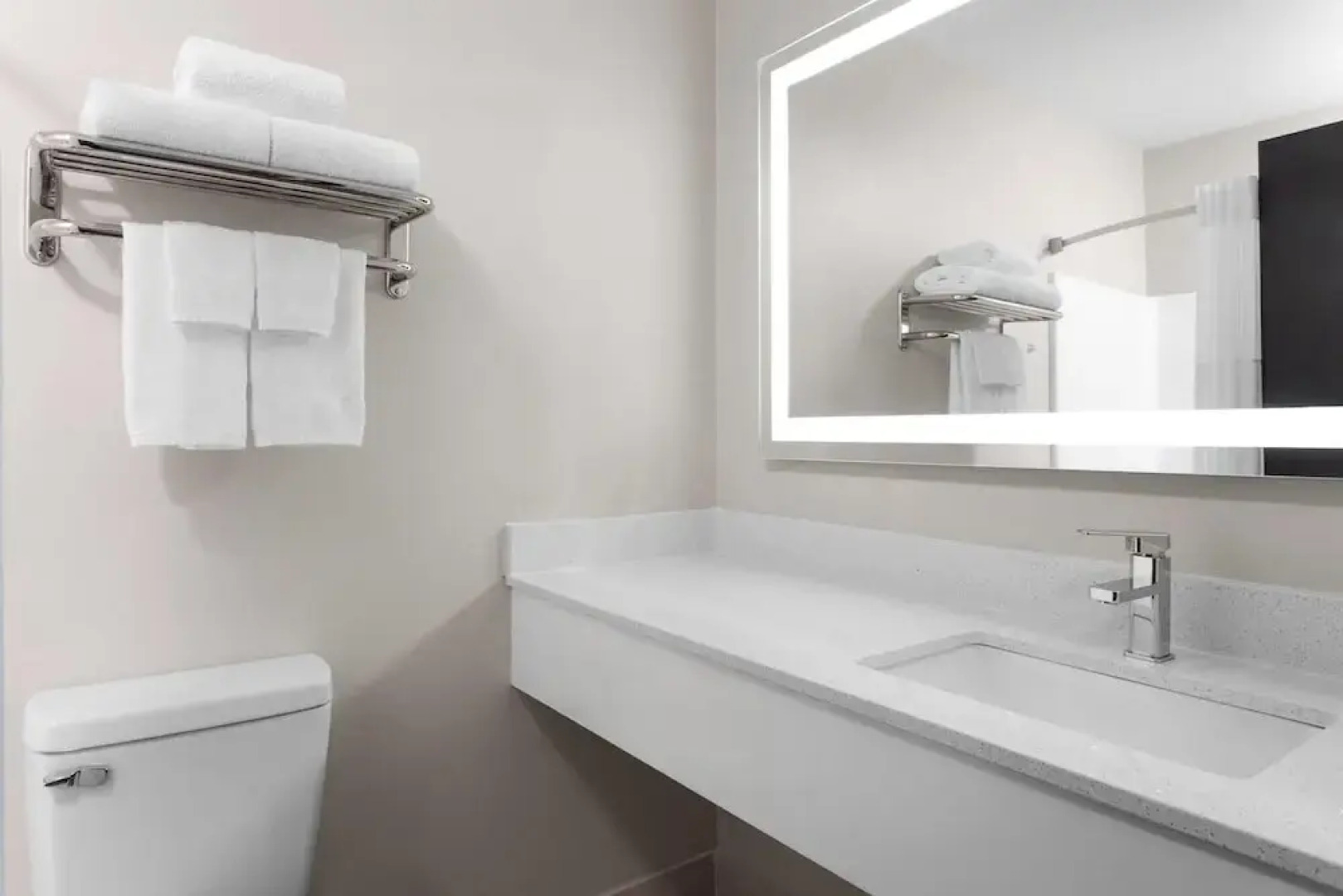 Super 8 Oshkosh Airport