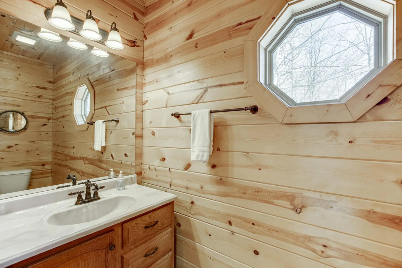 Escape in Cleveland with 2 bedrooms and 2 bathrooms