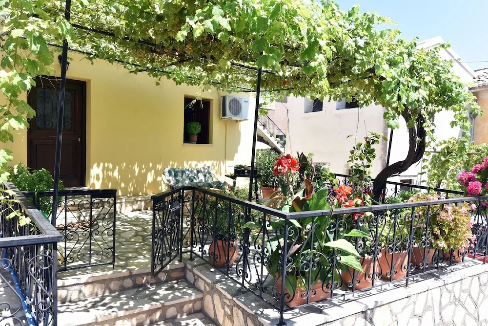 Traditional Greek Maisonette Antiperni