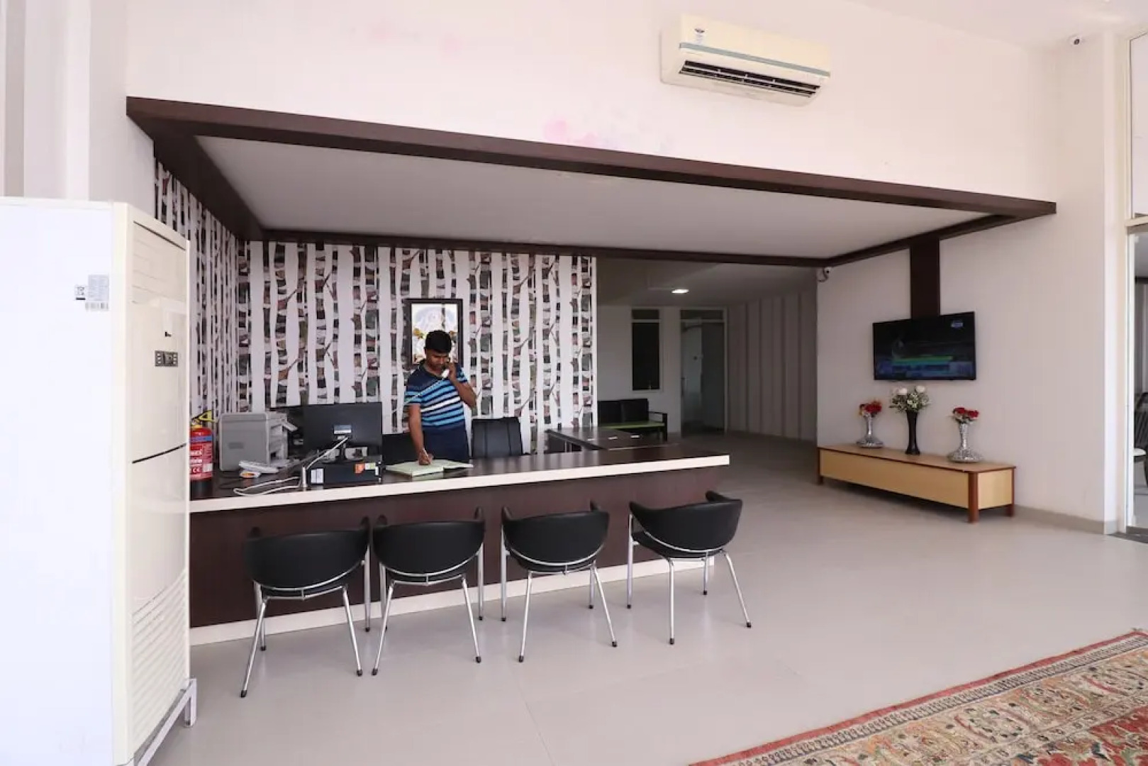 Capital O 18443 Hotel Nano