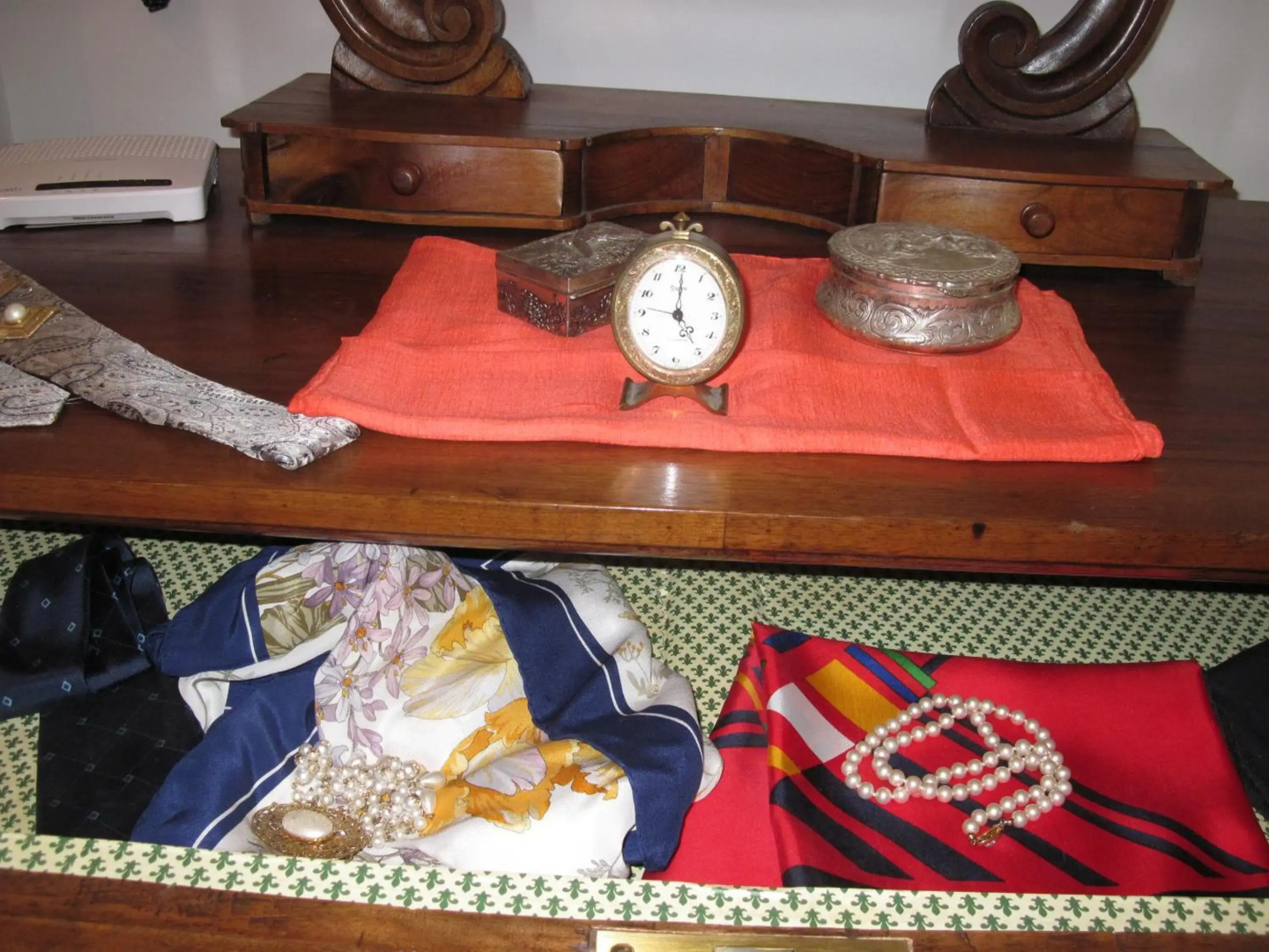 Silky House with Private Parking