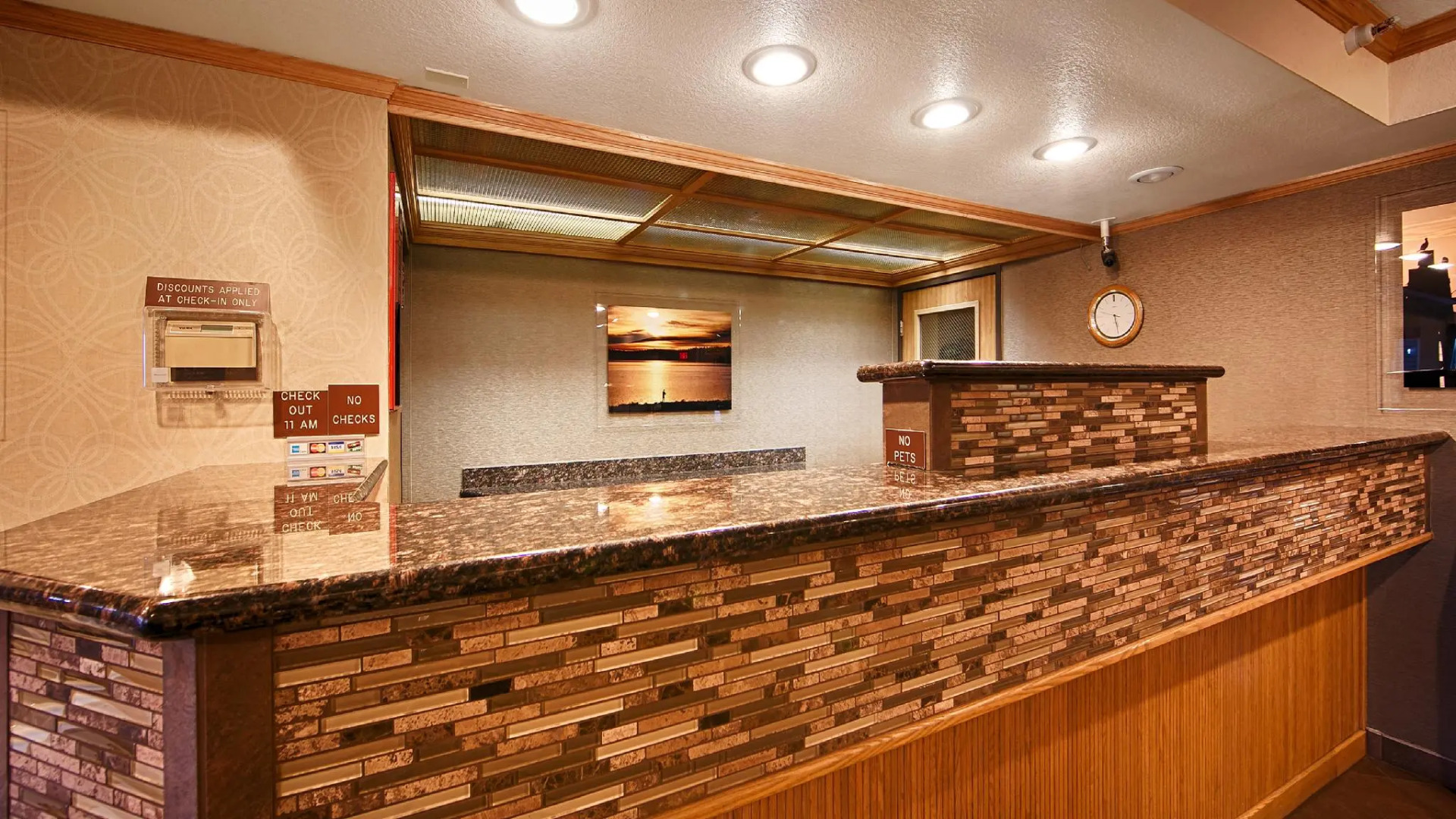 Best Western Plus Landmark Inn