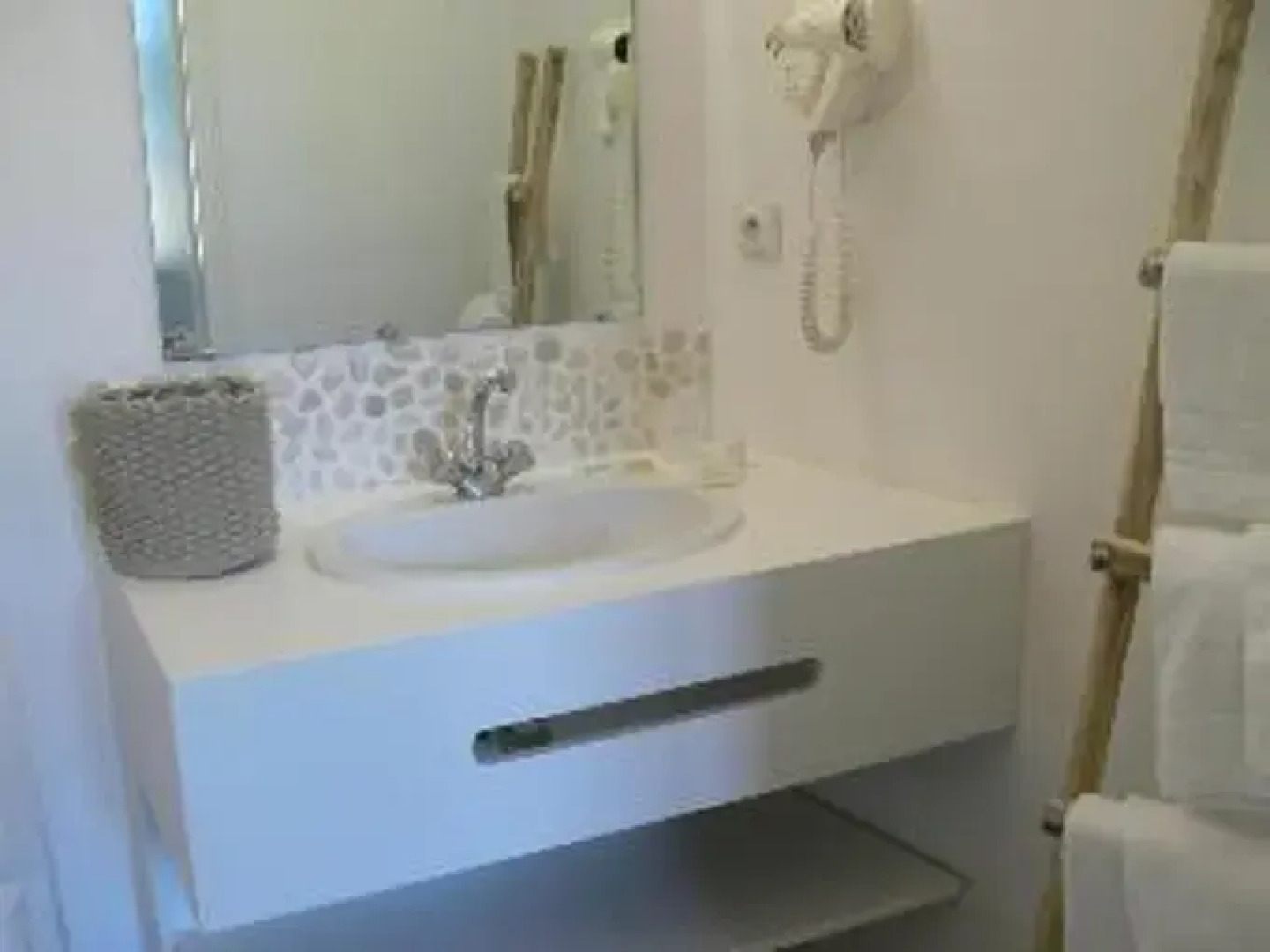 LÎle Ô Château (ex Les Douves)