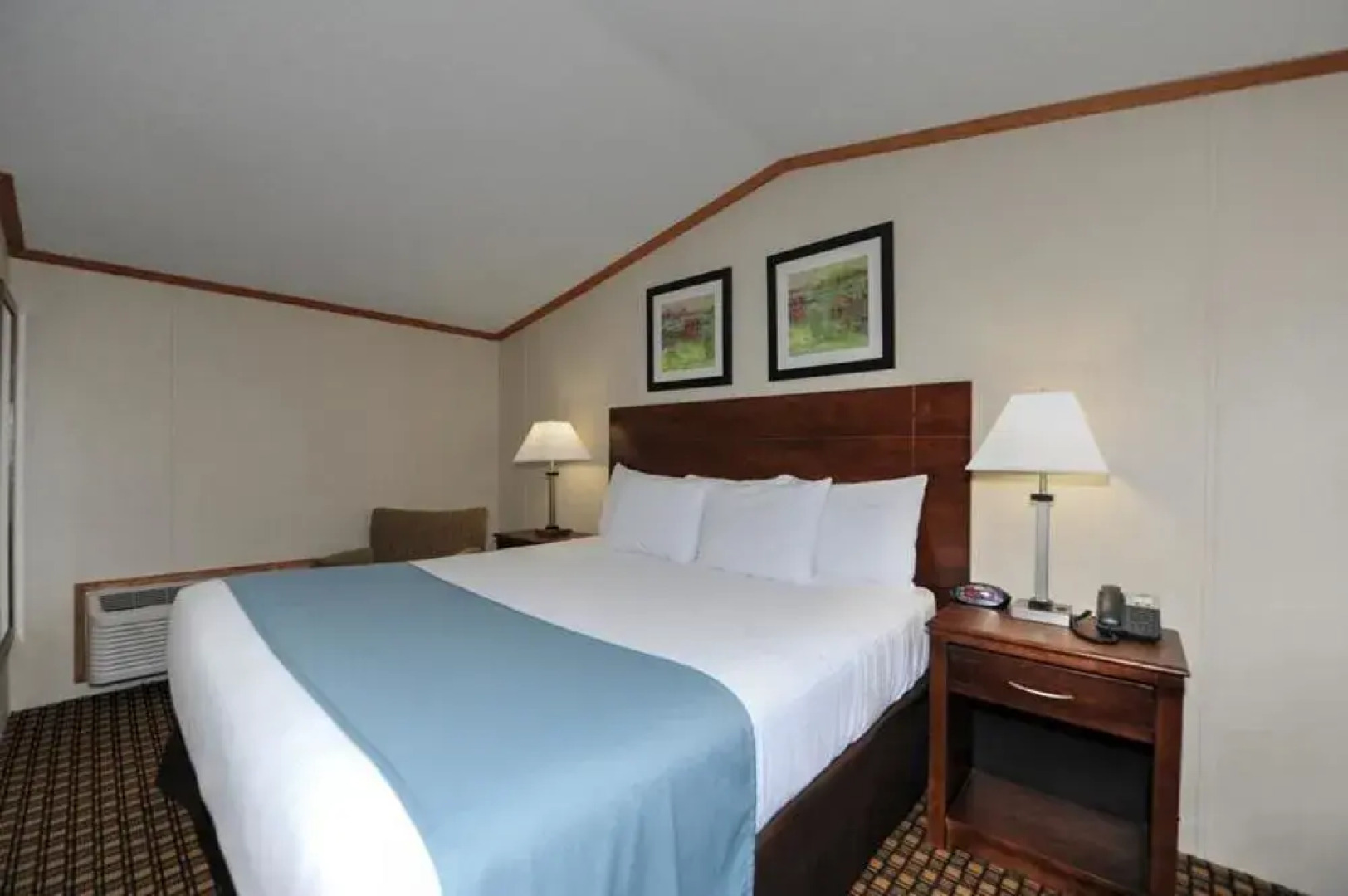 InstaLodge Hotel and Suites Cotulla