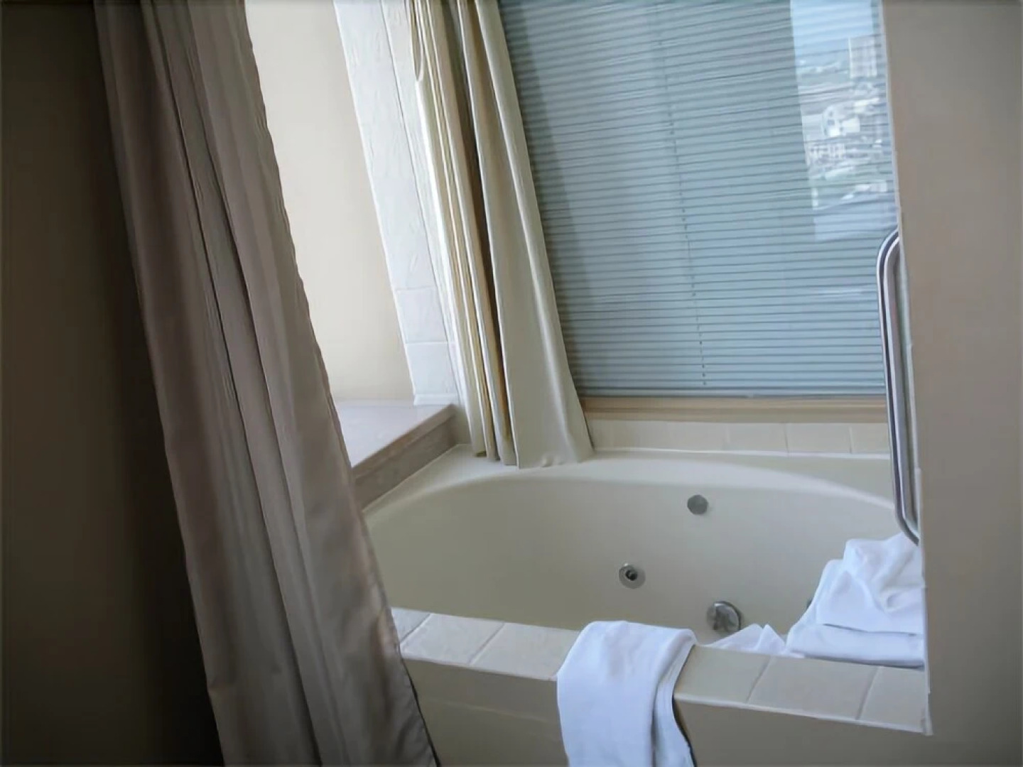 Atlantic Palace Suites