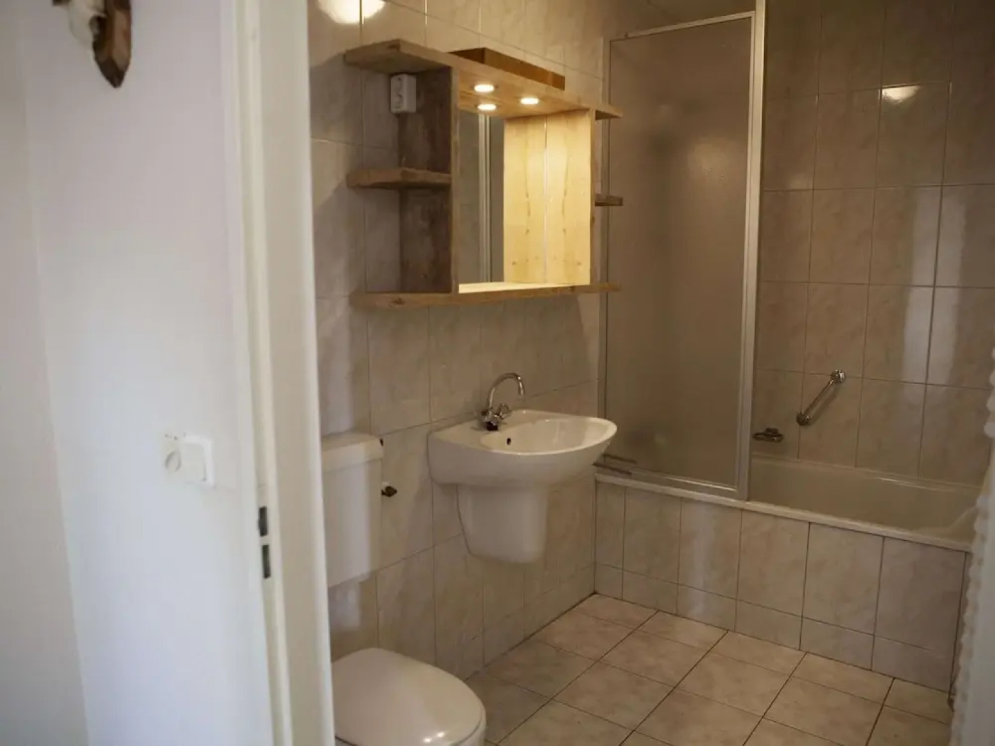 Combined Bungalow with Decorative Fireplace near Veluwe